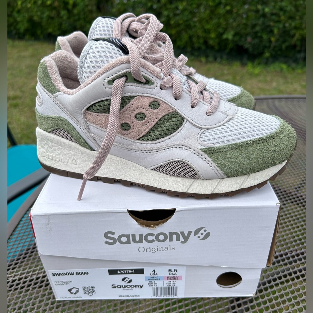 SAUCONY SHADOW 6000 - Grey/green - Unisex Sneakers - LIKE NEW - Women Size 5.5